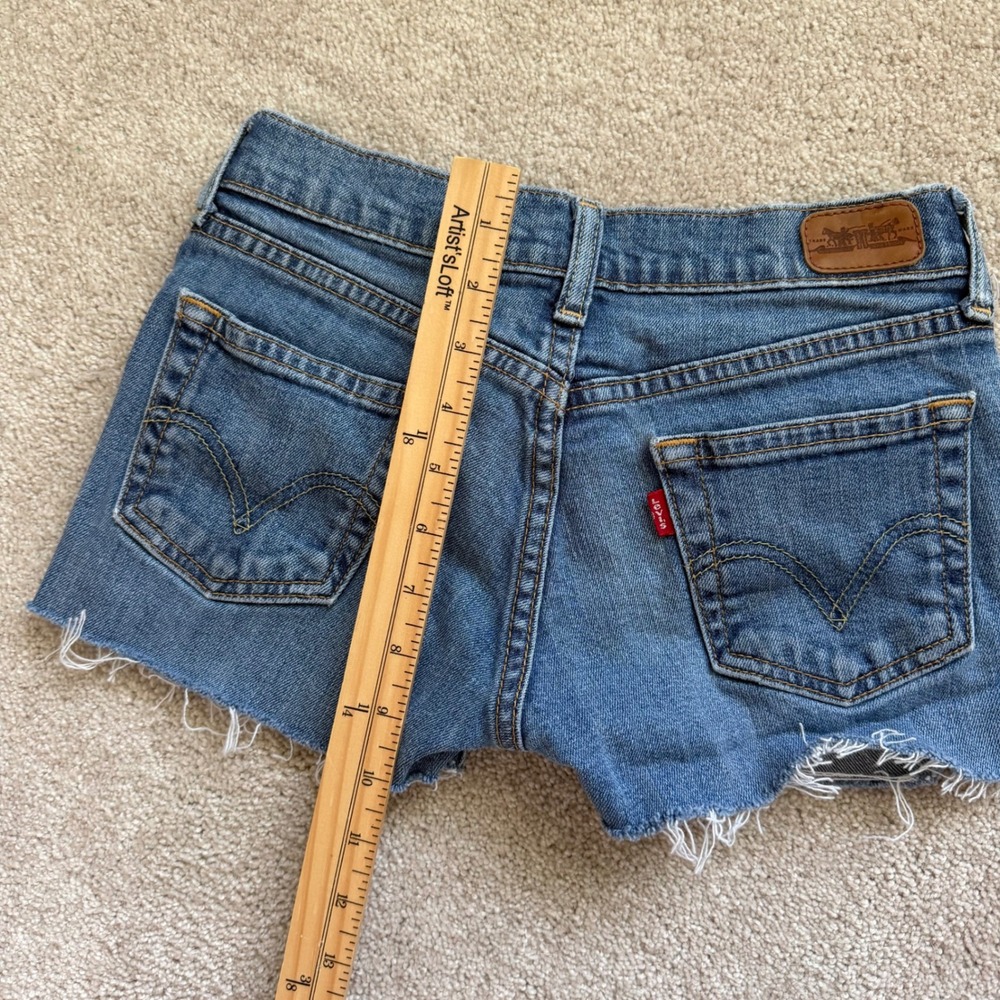 Y2K Levis 592 Micro Low Rise Denim Shorts Cut Off Frayed Hem Womens 25 - Picture 3 of 8